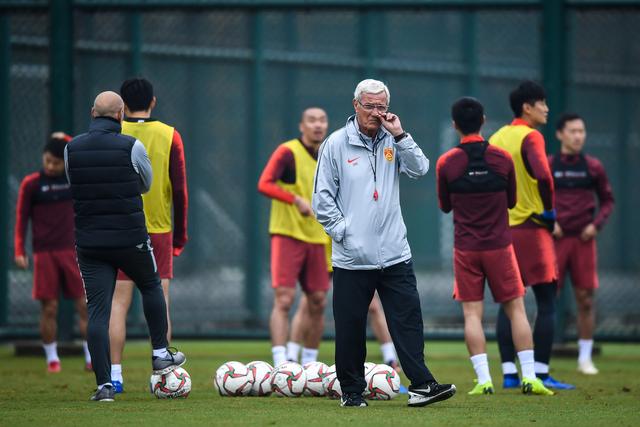 这工资拿得太舒服了！什琴斯尼加盟巴萨后仍未出场