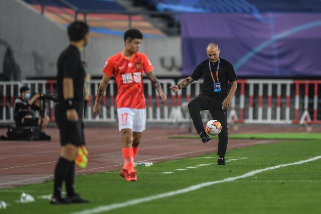 邮报：曼城希望填补罗德里的空缺